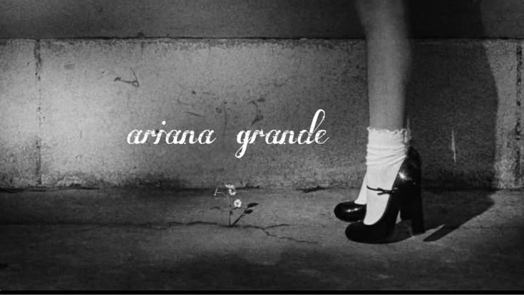 Discovery splash banner for Ariana Grande ꕤ Discord server